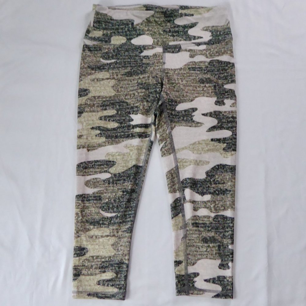 WOMENS CAMOUFLAGE ACTIVE LEGGINGS CAPRI TAN GREEN CAMO AVIA ATHLETIC M